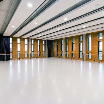 ruimte met dansvloer