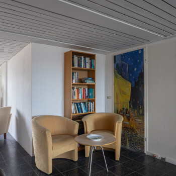 zithoekje met 2 clubfauteuils