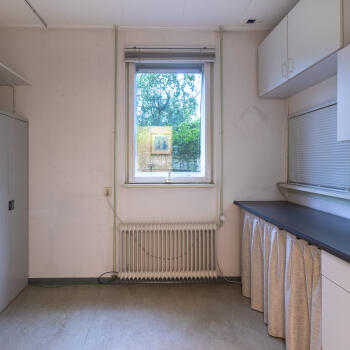 raam, kastenwand en pantry/aanrechtblad
