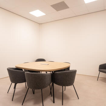 tafel met stoelen