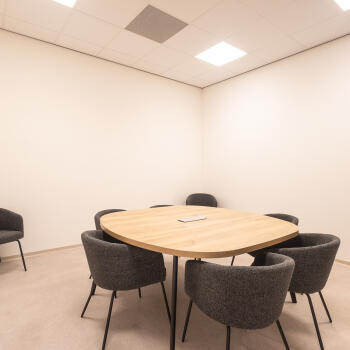 tafel met stoelen