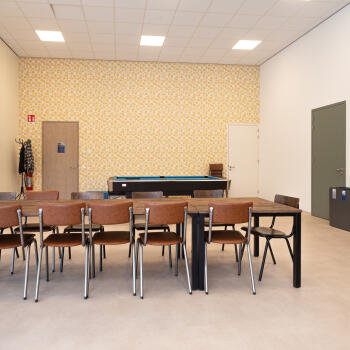 tafel met stoelen, pooltafel