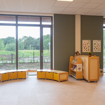 kinderhoek met zitkisten, boekenkastje voor kinderen